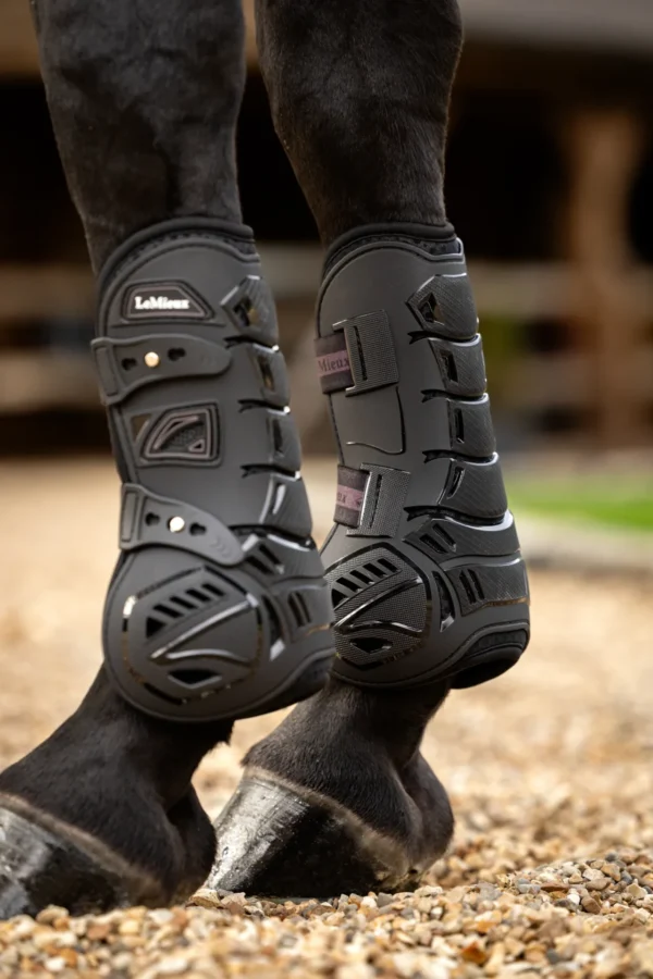 It04744 lifestyle motioncooltendonboot black 3 1500x