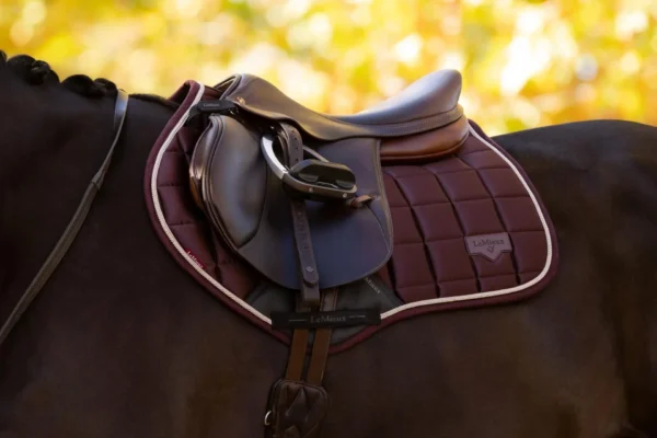 It07091 lifestyle loireclassicccsquare damson 4 2000x