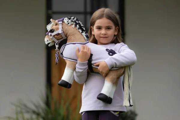 It07129 lifestyle toypony oskar 17 2000x